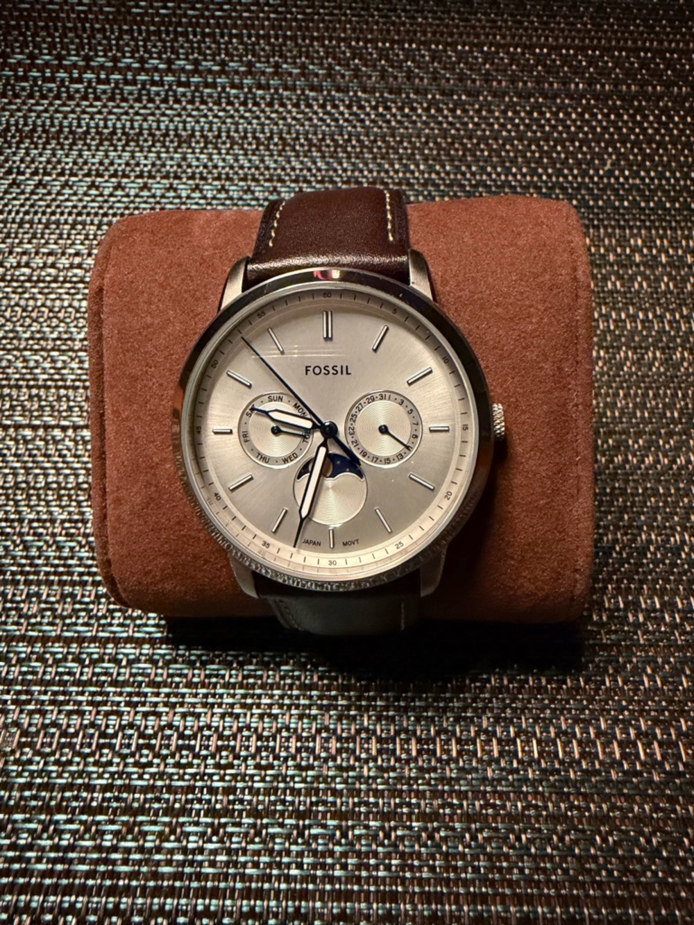Fossil Leather Moonphase Chronograph Watch 🕰️